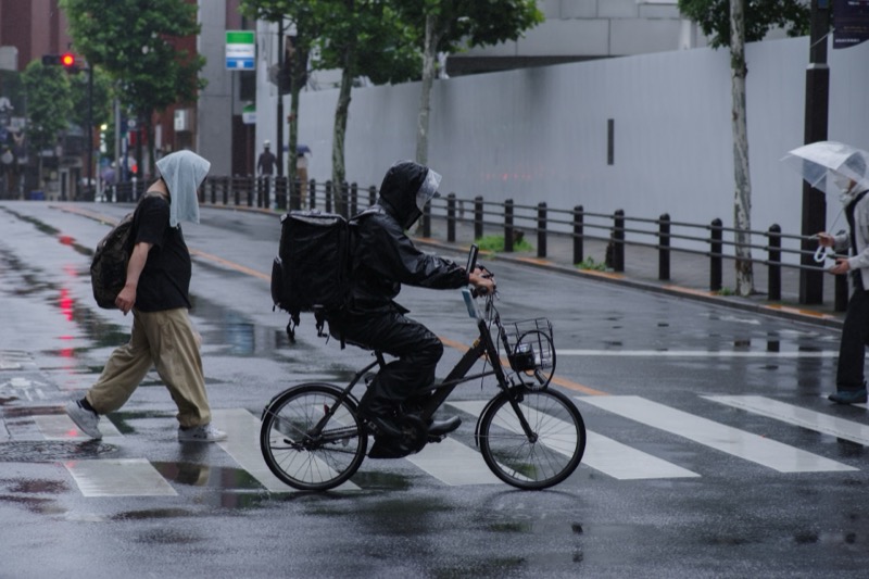 配達デリバリーバイトはきつい?雨